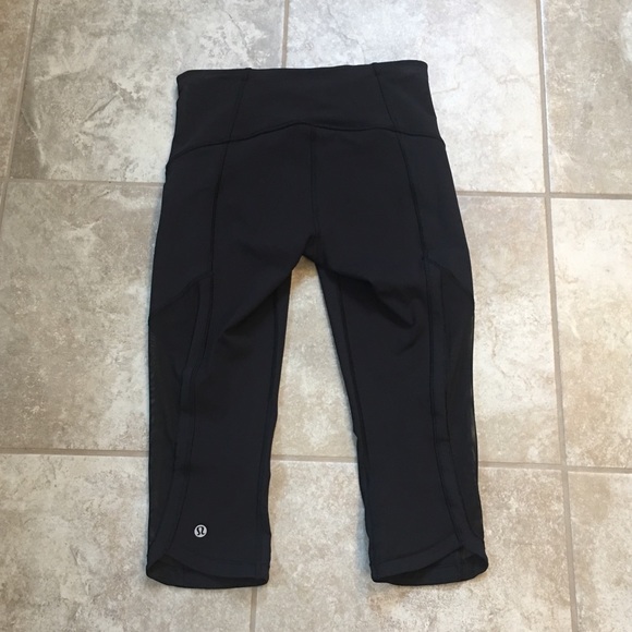Lululemon Crops 😎cool & sassy mesh side panel - Picture 2 of 3